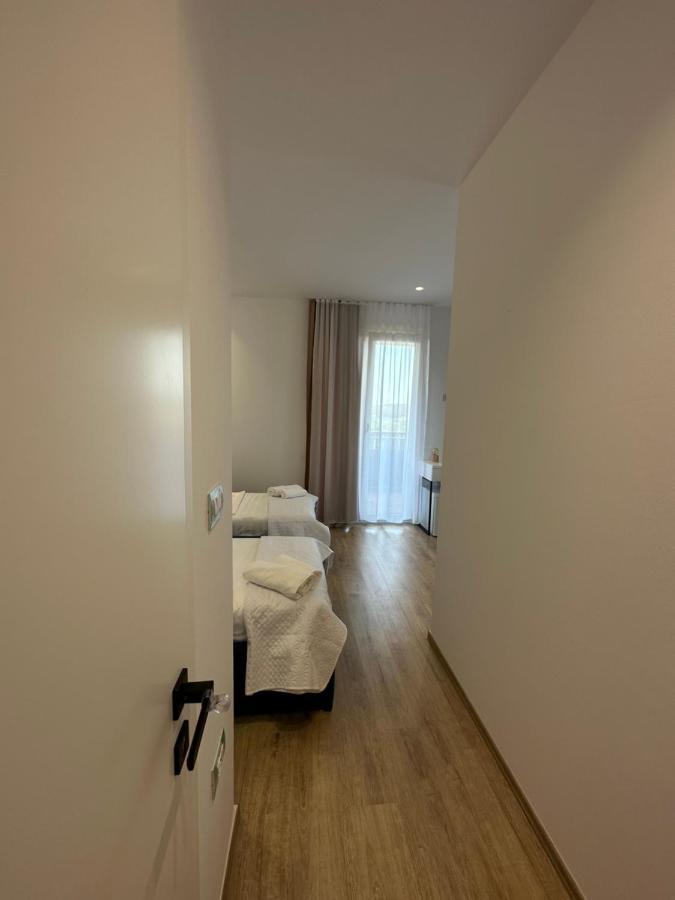Hotel Restaurant Natyra E Qete Lezha Kültér fotó