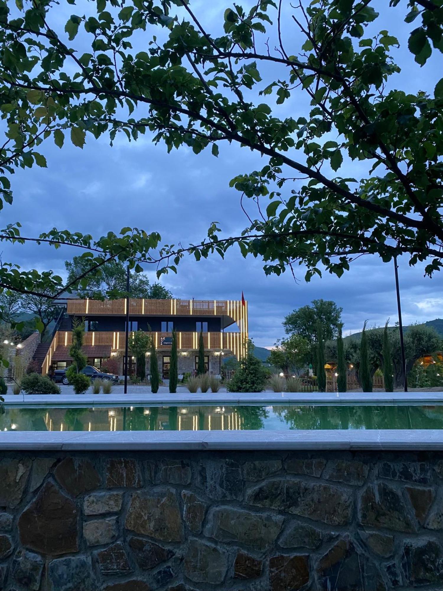 Hotel Restaurant Natyra E Qete Lezha Kültér fotó